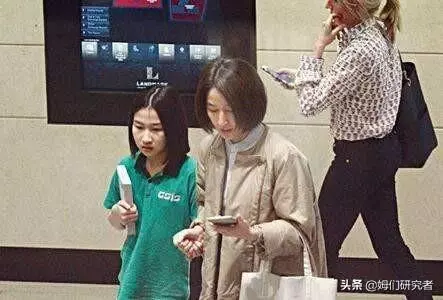張家輝夫妻入住上億豪宅「高薪請7碩士當女兒家教」 一家人卻「穿破衣揹舊包」只花錢在對的地方