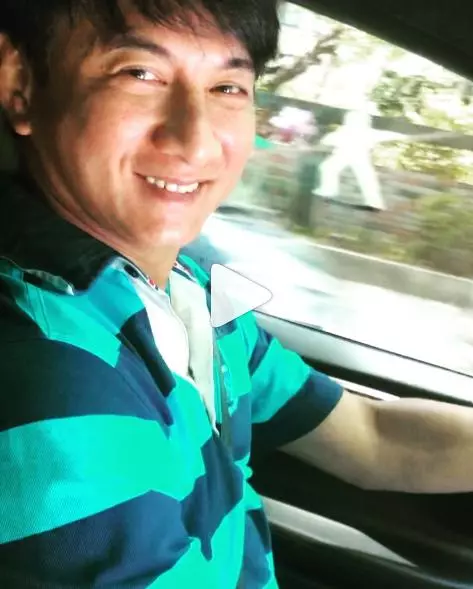 吳奇隆近照曝光!在家陪伴劉詩詩大半年「孕前吃到產後」臉上幸福肥,網笑:意外撞臉成龍!