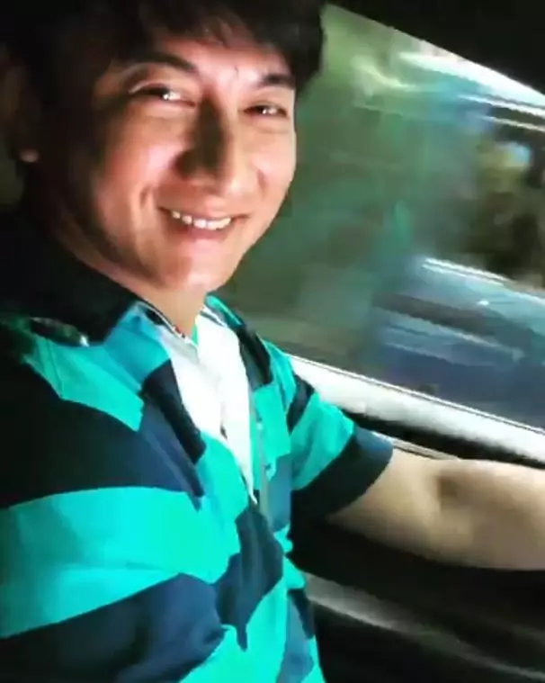 吳奇隆近照曝光!在家陪伴劉詩詩大半年「孕前吃到產後」臉上幸福肥,網笑:意外撞臉成龍!