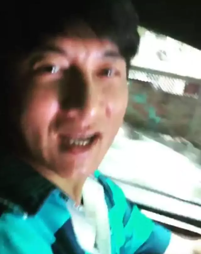 吳奇隆近照曝光!在家陪伴劉詩詩大半年「孕前吃到產後」臉上幸福肥,網笑:意外撞臉成龍!