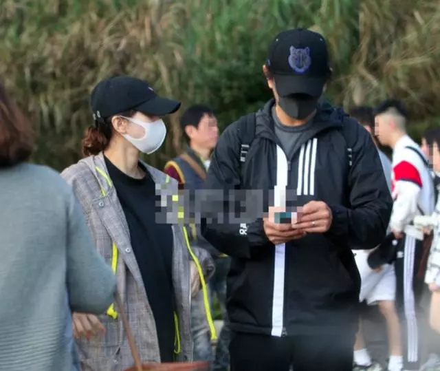 吳奇隆近照曝光!在家陪伴劉詩詩大半年「孕前吃到產後」臉上幸福肥,網笑:意外撞臉成龍!