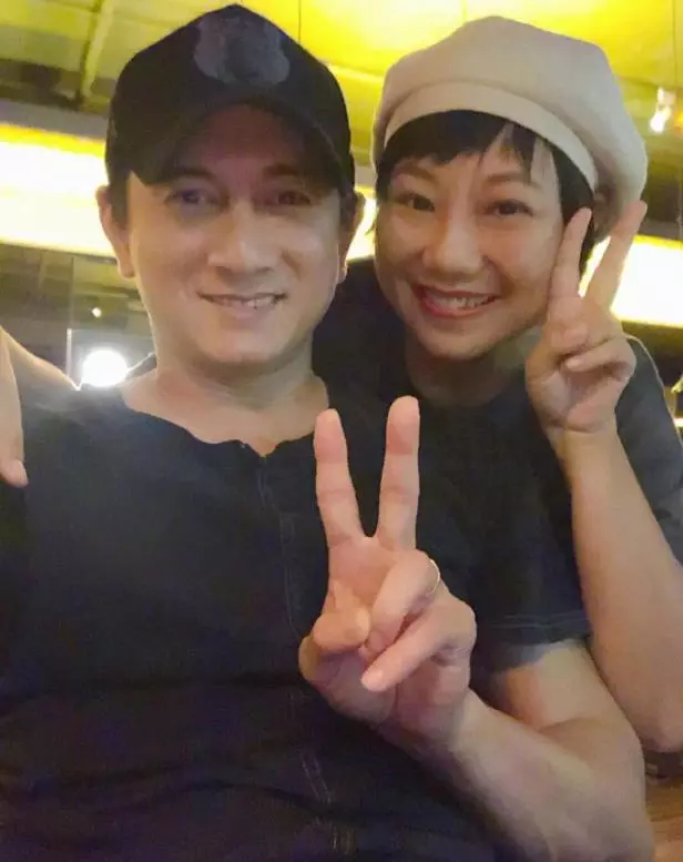 吳奇隆近照曝光!在家陪伴劉詩詩大半年「孕前吃到產後」臉上幸福肥,網笑:意外撞臉成龍!
