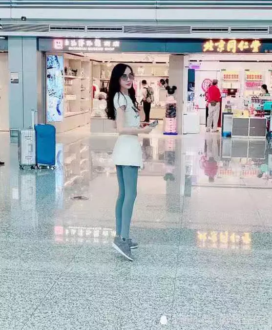 蕭薔逆天了!小蠻腰細到讓人不敢相信,51歲年齡卻有15歲身材!
