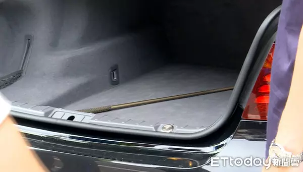 快訊/吳小哲遭虐打!主嫌車上發現「高爾夫球桿」妻被帶回警局 | ETtoday社會 | ETtoday新聞雲