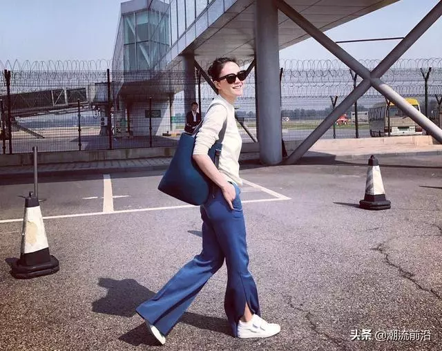 王菲穿衣服要「兩個人幫忙」?看到她的真實身材後,我閉嘴了