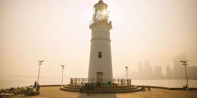 錢,靠自己賺,路,靠自己走;生活再難,也要挺住