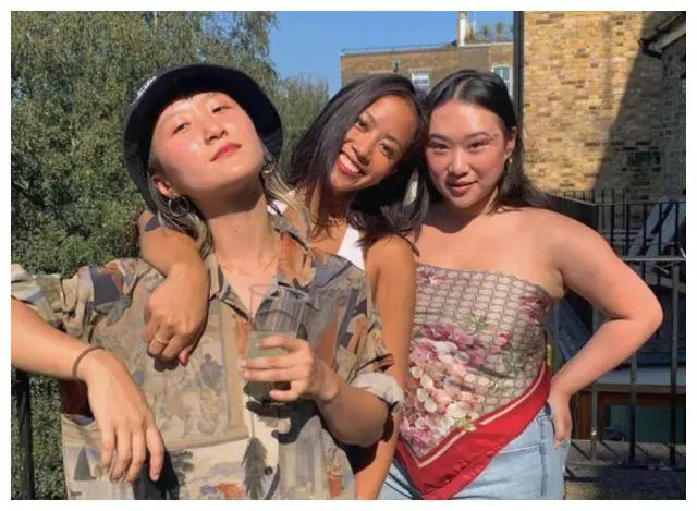 林憶蓮21歲女兒近照曝光,肚兜造型歐美味足,身材和母親是極端!