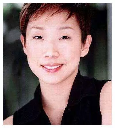 林憶蓮21歲女兒近照曝光,肚兜造型歐美味足,身材和母親是極端!