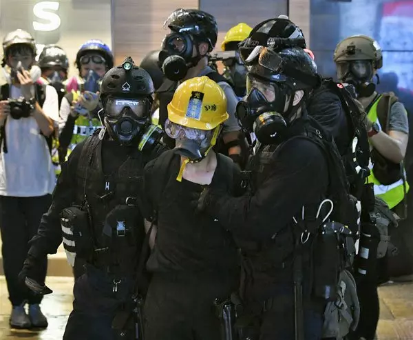 ◤反送中◢ 示威者更衣扮乘客, 港警太子站拘捕40人