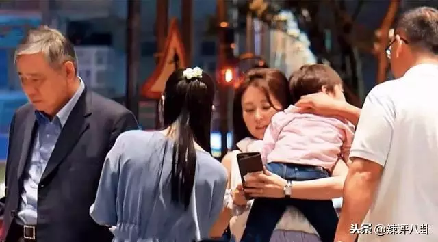 曾經風光綠茶婊凈身出戶,富二代老公拒付贍養費,豪門夢碎一場空!