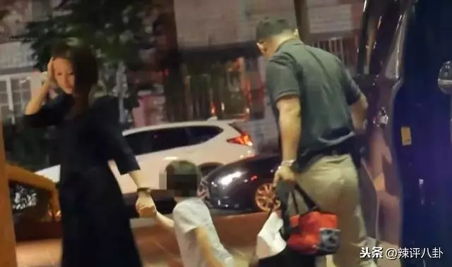 曾經風光綠茶婊凈身出戶,富二代老公拒付贍養費,豪門夢碎一場空!