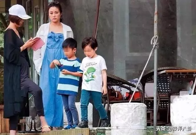 曾經風光綠茶婊凈身出戶,富二代老公拒付贍養費,豪門夢碎一場空!