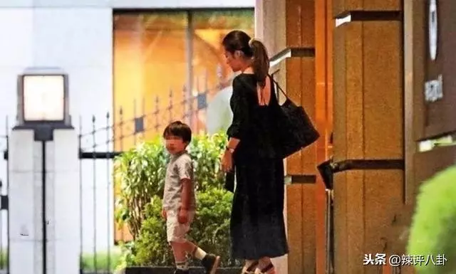 曾經風光綠茶婊凈身出戶,富二代老公拒付贍養費,豪門夢碎一場空!
