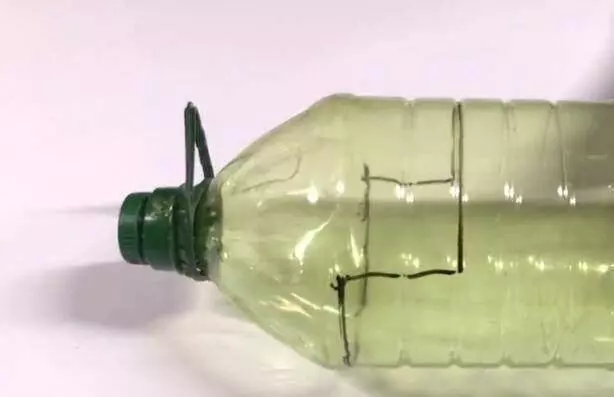 洗碗池裡一定要放個油桶提手,作用太棒了,全家人都搶著用 !