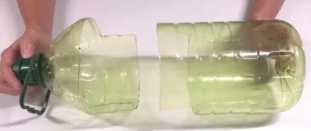 洗碗池裡一定要放個油桶提手,作用太棒了,全家人都搶著用 !