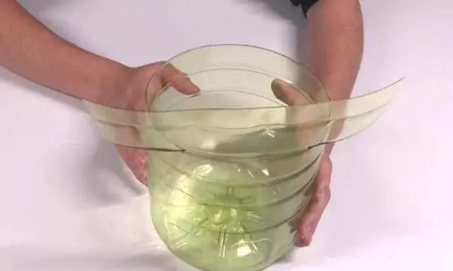 洗碗池裡一定要放個油桶提手,作用太棒了,全家人都搶著用 !