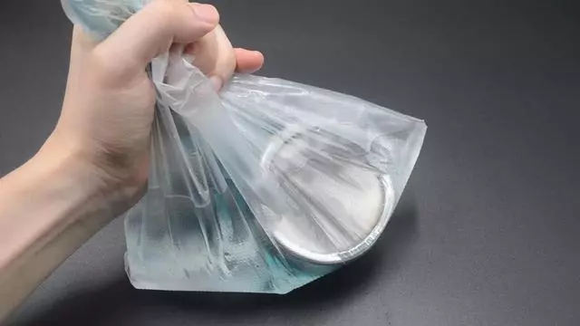 把牙膏擠到淋浴噴頭上,居然有這個妙用,家家戶戶都需要!超實用!