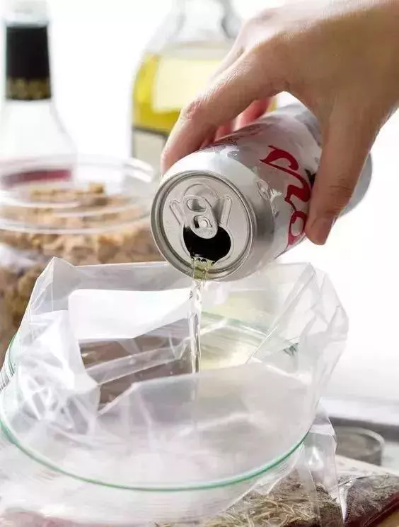 啤酒和一物搭配,輕輕鬆松祛除家裡的各種污漬,一擦就乾淨如新!最實惠的省錢小妙招,趕緊學起來吧 !
