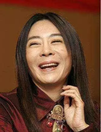 53歲喻可欣和52歲朱麗倩近照,差距巨大,網友:劉德華眼光真好!