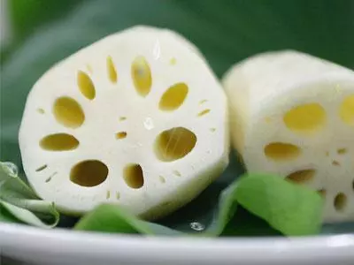 俗話說「秋藕最補人」,生吃熟吃都有好處,搭配螃蟹還能預防腹瀉