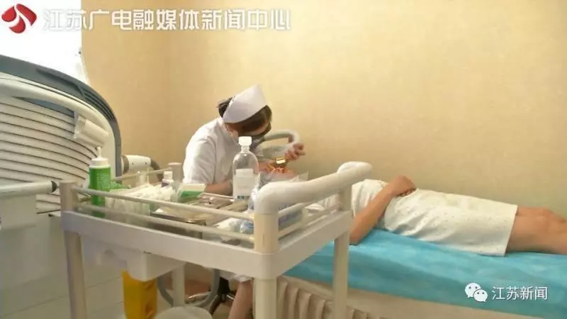 嚇人!女白領眼睛干癢還掉睫毛,竟因這東西在裡面安了家 !