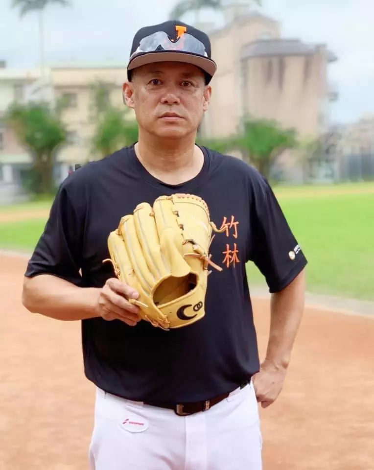 分手寶媽原因曝光!汪建民爆沉迷博奕「欠2千萬巨債」,無力還錢「連女方朋友也不放過」陷財務危機!