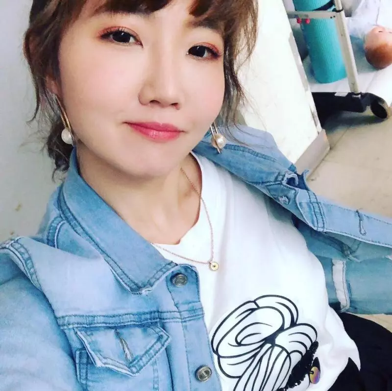 謝忻遭批「做公益贖罪」!好友曝她「每天清病人穢物」,「把流浪貓當小孩養」心疼善良被扭曲~~
