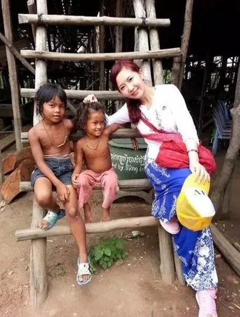 謝忻遭批「做公益贖罪」!好友曝她「每天清病人穢物」,「把流浪貓當小孩養」心疼善良被扭曲~~