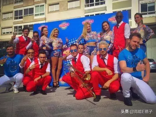 30歲女歌手演出時遭舞台煙花擊中腹部不幸身亡,粉絲錄下全過程!