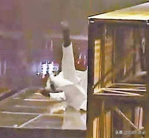 30歲女歌手演出時遭舞台煙花擊中腹部不幸身亡,粉絲錄下全過程!