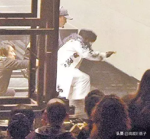 30歲女歌手演出時遭舞台煙花擊中腹部不幸身亡,粉絲錄下全過程!
