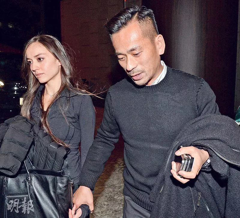 爭奪周太!「帶女兒去英國留學」母憑女貴無視美艷小三,「坐穩正宮地位」卻不敵她財力!