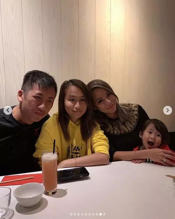 爭奪周太!「帶女兒去英國留學」母憑女貴無視美艷小三,「坐穩正宮地位」卻不敵她財力!