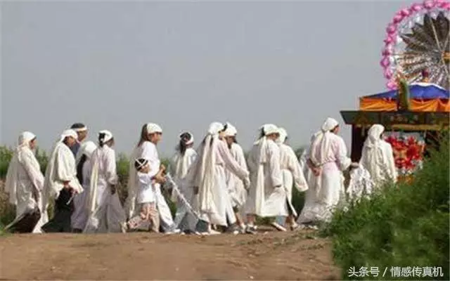 8旬老太病危,咽氣前說:第三個重孫我是看不到了,我不捨得走啊
