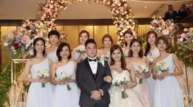 恭喜恭喜!31歲前港姐季軍今日重金出嫁:手戴八隻龍鳳鐲金豬亮相