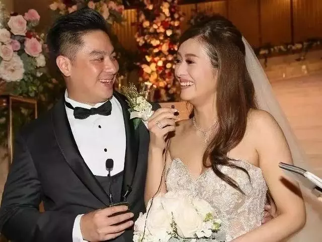 恭喜恭喜!31歲前港姐季軍今日重金出嫁:手戴八隻龍鳳鐲金豬亮相