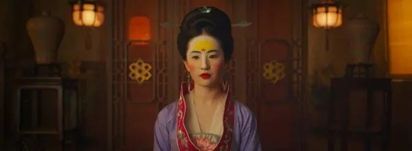 劉亦菲「16歲珍貴舊照」被公開!臉美得不像話似仙女,身旁媽媽顏值逆天!