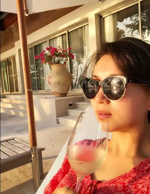 層次越高的女人,往往都很低調!盤點四位娛樂圈女星 嫁入豪門「卻從不炫富」,令人讚爆!