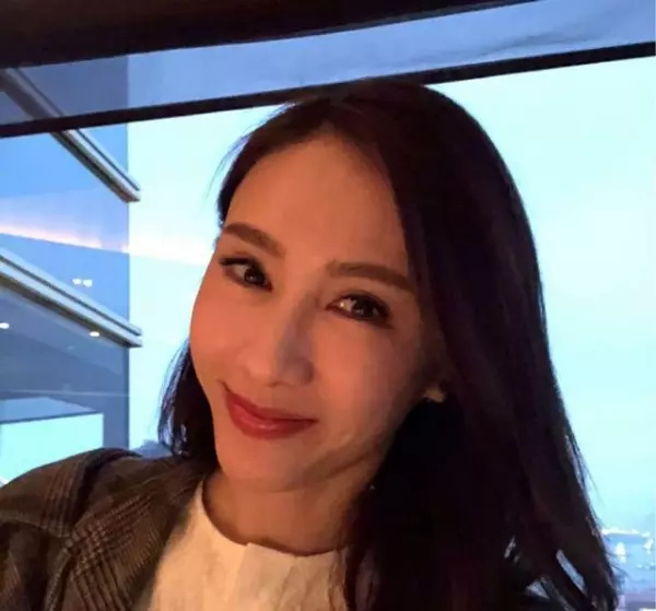 層次越高的女人,往往都很低調!盤點四位娛樂圈女星 嫁入豪門「卻從不炫富」,令人讚爆!