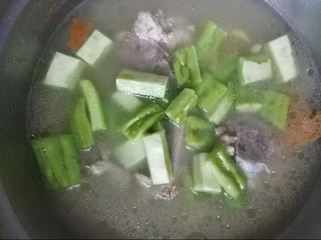 一把黃豆,半個苦瓜,教你煲一鍋下火湯