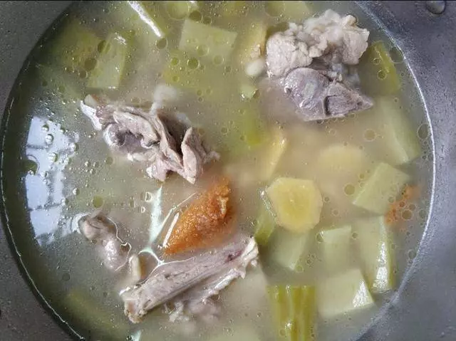 一把黃豆,半個苦瓜,教你煲一鍋下火湯