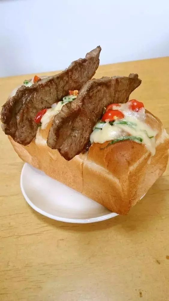 老婆又出去喝酒,日本大叔被迫獨自做飯,一到發工資,畫風開始逐漸「變態」...
