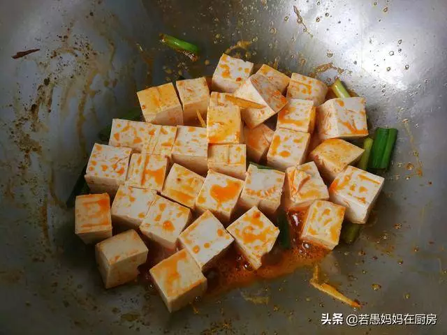蝦仁燉豆腐蝦頭不要扔,連味精都不要放,營養翻倍