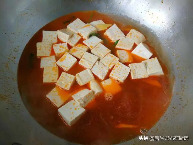 蝦仁燉豆腐蝦頭不要扔,連味精都不要放,營養翻倍
