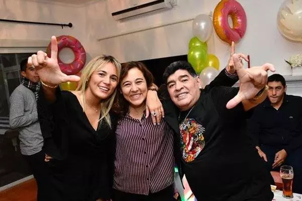 女友另結新歡 58歲馬拉多納失戀了 !