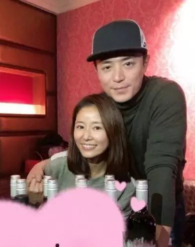 全家靠老婆養!林心如爆料「霍建華失業很久了」,無奈曝「都怪他自己」連女兒都受不了!