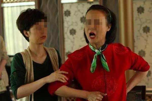 婆婆讓我出錢給小姑子買房,我拒絕後老公說出兩個字,我愣了