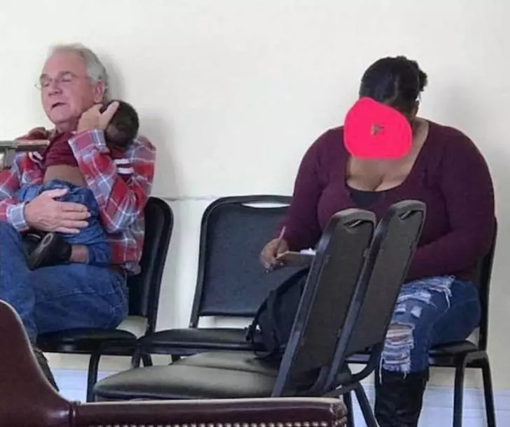 他們都是好男人 19張證明「社會裡還是有紳士存在」的暖心照