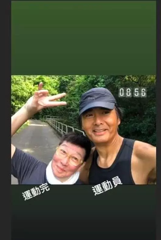 周潤發親民無極限!被拍到吃平價餐廳遭吐槽:傻子!「與老闆娘合影」來者不拒~~