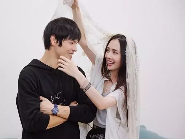 超大陣仗!向佐郭碧婷奢華婚紗照動用強大攝影隊,隨行工作人員多到誇張!網民:以為在拍電影呢~
